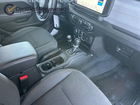 Used 2024 Jeep Wrangler Unlimited w/ LED Headlamp & Fog Lamp Group AWD/4WD image 17