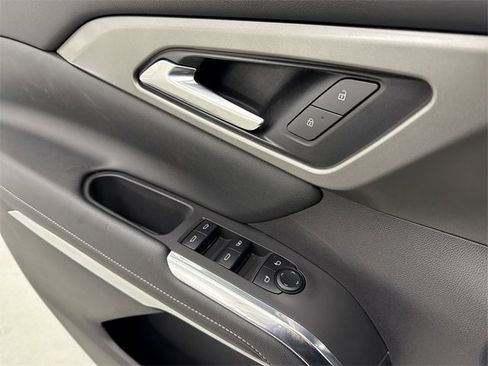 Certified 2025 Chevrolet Traverse LT image 24