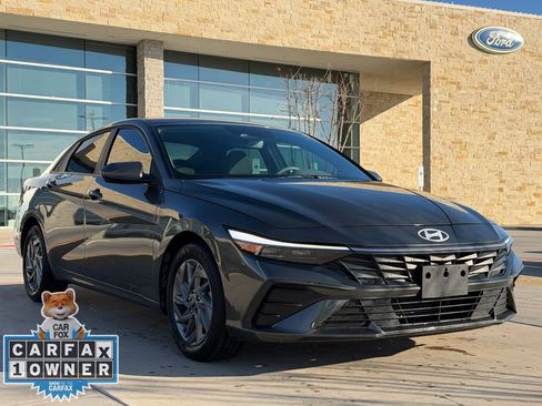 Used 2024 Hyundai Elantra SEL image 19