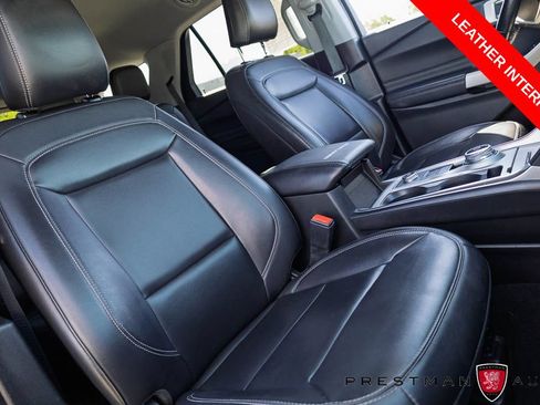 Used 2022 Ford Explorer XLT w/ Equipment Group 202A AWD/4WD image 4