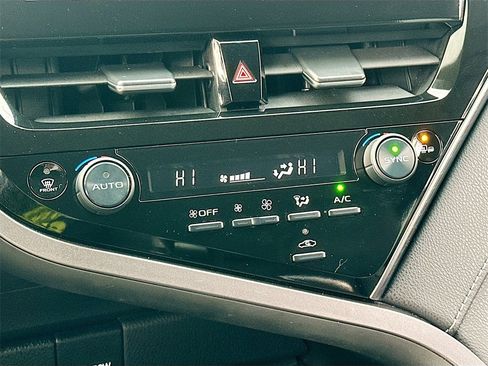 Used 2023 Toyota Camry SE image 15