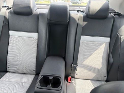 Used 2012 Toyota Camry SE FWD image 17