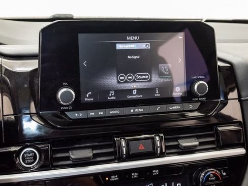 Used 2022 Nissan Pathfinder SV w/ SV Premium Package FWD image 18