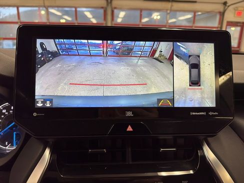 Used 2021 Toyota Venza Limited image 20