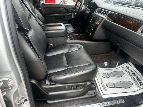 Used 2011 GMC Yukon Denali AWD/4WD image 12