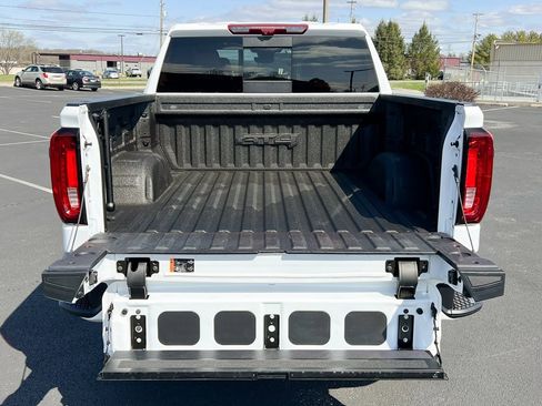 Used 2024 GMC Sierra 1500 AT4 image 12