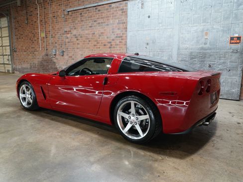Used 2005 Chevrolet Corvette Coupe w/ Preferred Equipment Group RWD image 11