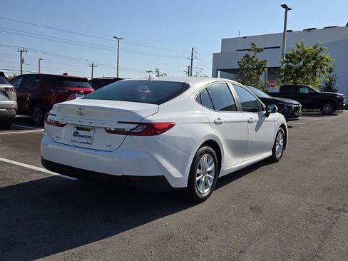 Used 2025 Toyota Camry LE image 7