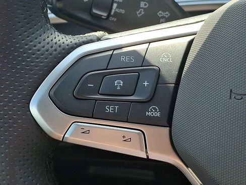 Used 2025 Volkswagen Tiguan SE R-Line AWD/4WD image 21