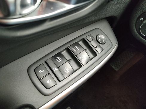 Used 2019 Jeep Cherokee Limited AWD/4WD image 27