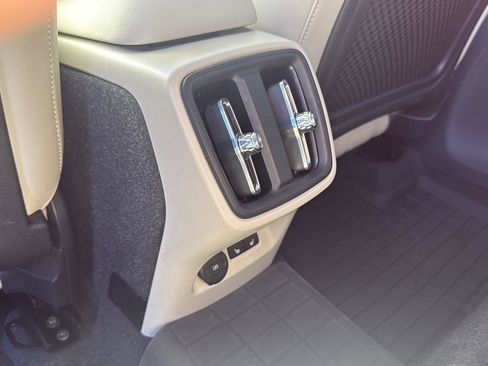 Used 2023 Volvo XC40 B5 Plus w/ Protection Package Premier image 26