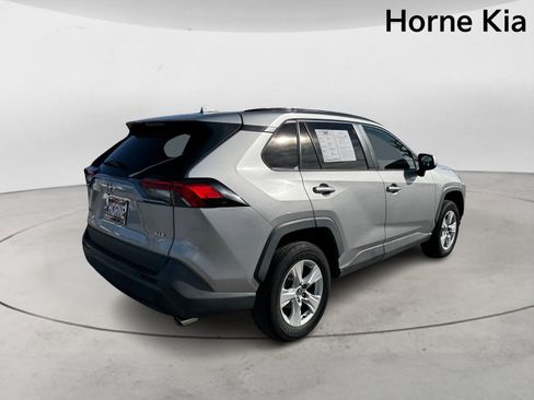 Used 2021 Toyota RAV4 XLE w/ Convenience Package image 4