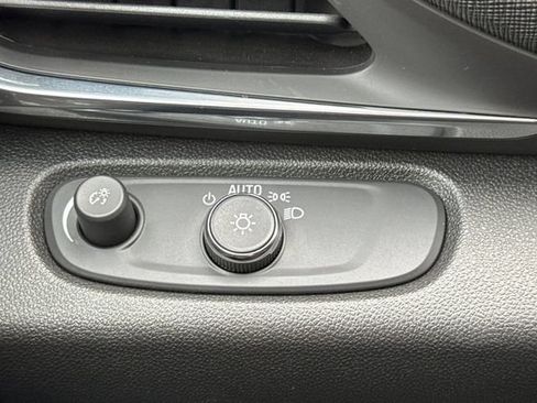 Used 2024 Buick Envista Preferred w/ Convenience I Package FWD image 41