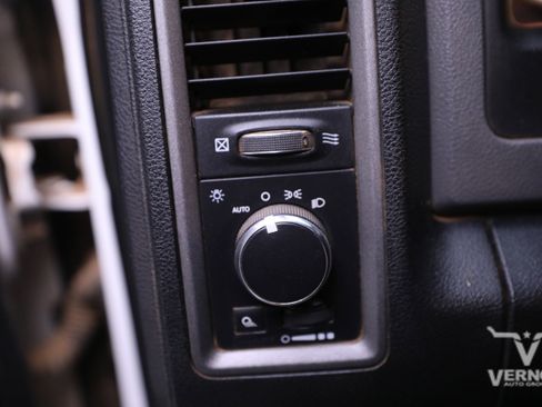 Used 2015 RAM 2500 Tradesman w/ Chrome Appearance Group image 16