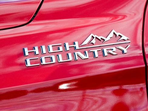 New 2026 Chevrolet Suburban High Country AWD/4WD image 8