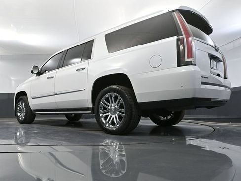 Used 2017 Cadillac Escalade ESV 4WD image 55