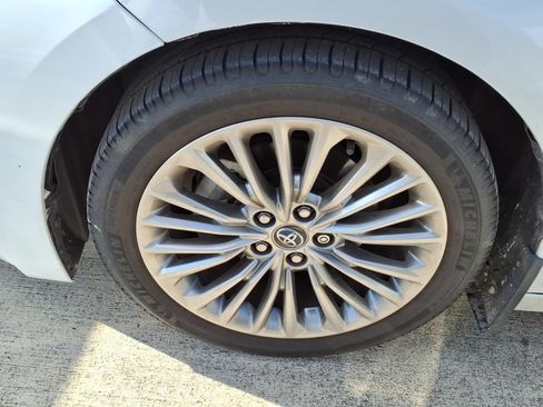 Used 2020 Toyota Avalon Limited FWD image 5