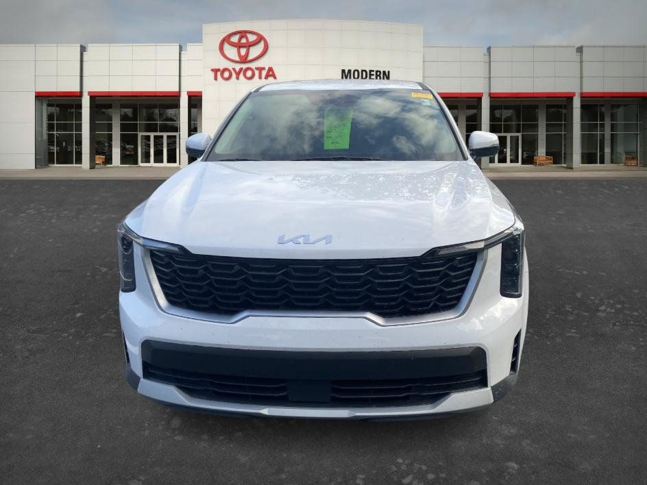 Used 2025 Kia Sorento LX FWD image 3