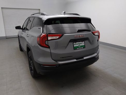 Used 2024 GMC Terrain SLE w/ Driver Convenience Package FWD image 6