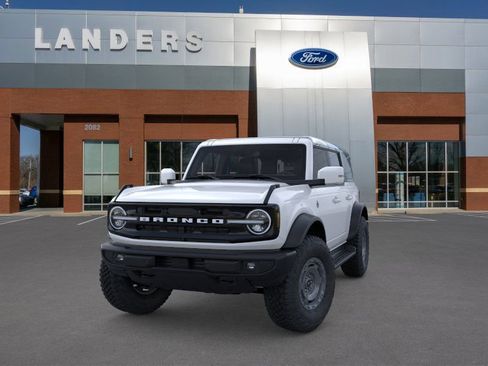 New 2025 Ford Bronco Outer Banks w/ Sasquatch Package image 2