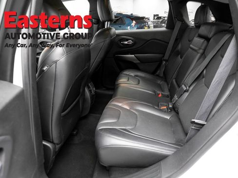 Used 2019 Jeep Cherokee Limited AWD/4WD image 23
