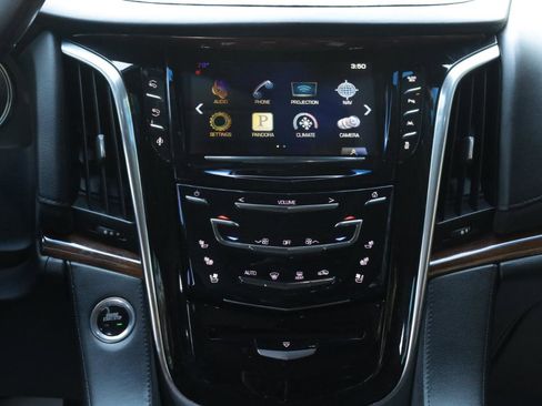 Used 2016 Cadillac Escalade Luxury image 11