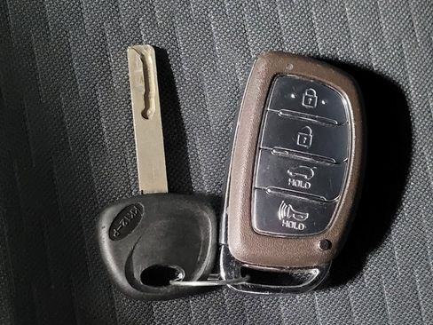 Used 2019 Hyundai Tucson Value FWD image 32