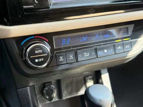 Used 2014 Toyota Corolla LE FWD image 30