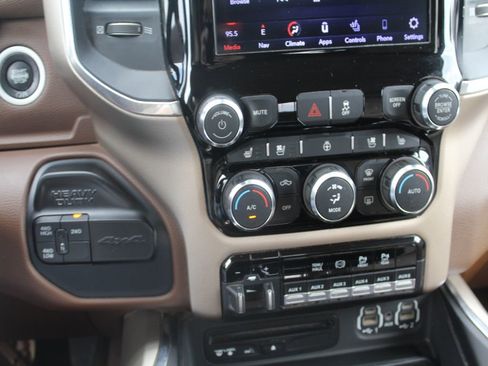 Used 2019 RAM 3500 Laramie AWD/4WD image 17