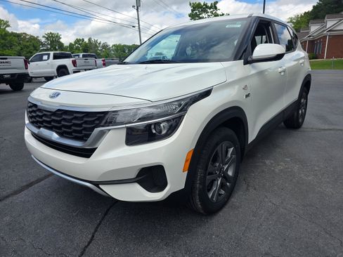Used 2021 Kia Seltos LX AWD/4WD image 1