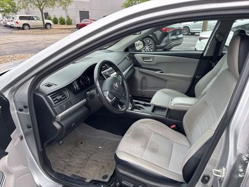 Used 2017 Toyota Camry SE FWD image 9
