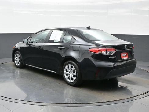 Used 2025 Toyota Corolla LE image 4