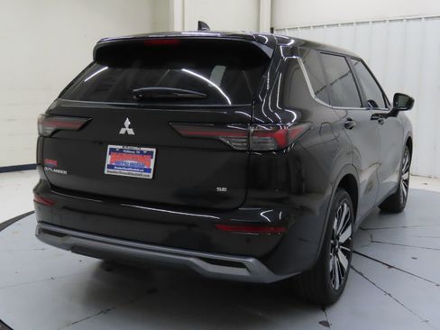 New 2025 Mitsubishi Outlander SE image 3