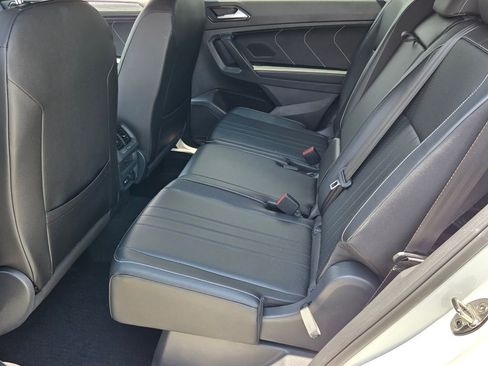 Used 2022 Volkswagen Tiguan SE R-Line FWD image 11