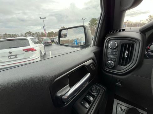 Used 2022 Chevrolet Silverado 1500 Custom image 17