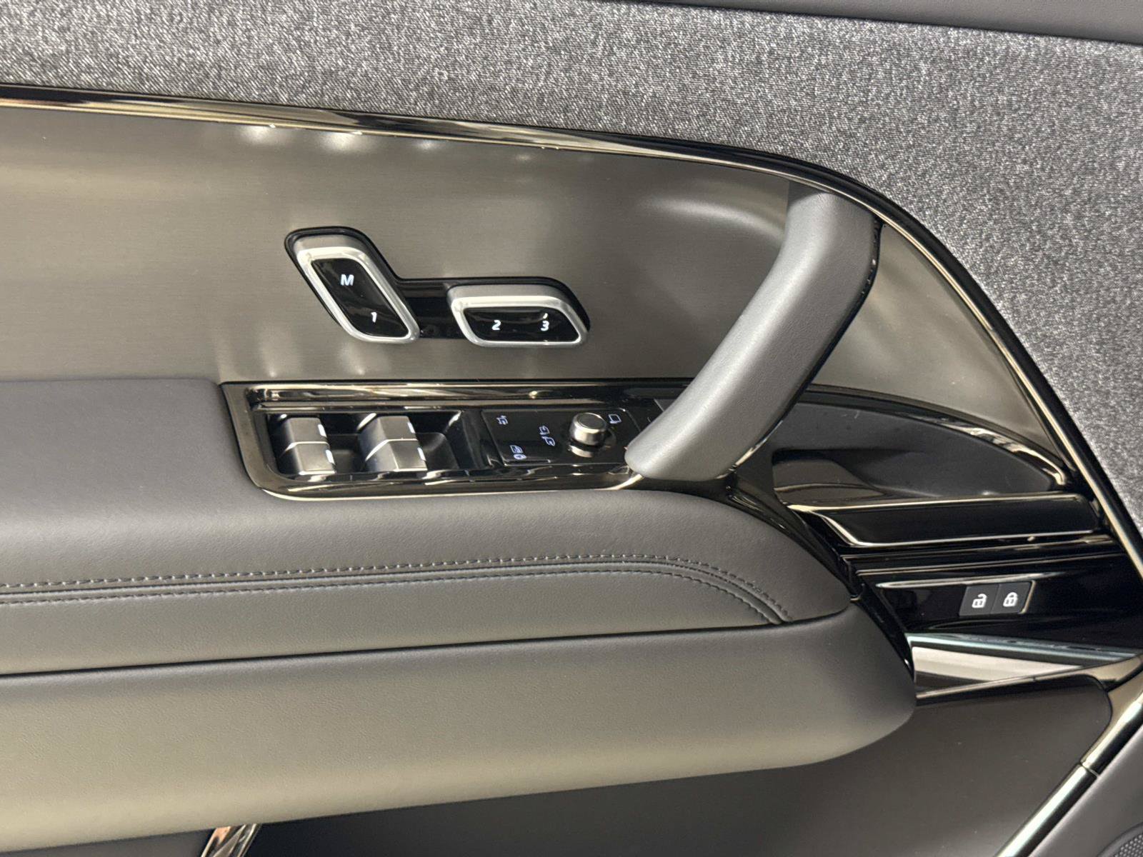 New 2027 Land Rover Range Rover Sport SE AWD/4WD image 19