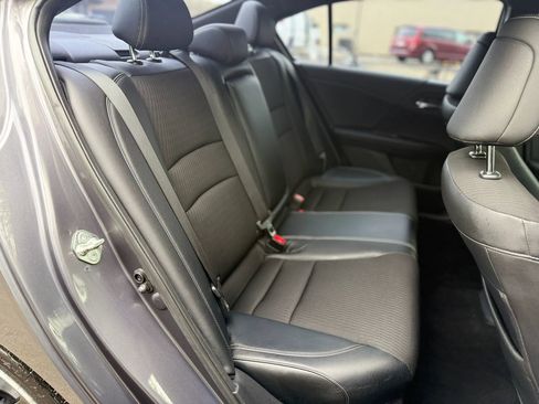 Used 2017 Honda Accord Sport image 32