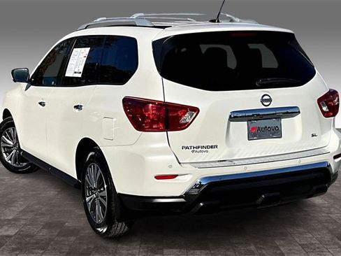 Used 2018 Nissan Pathfinder SL image 4