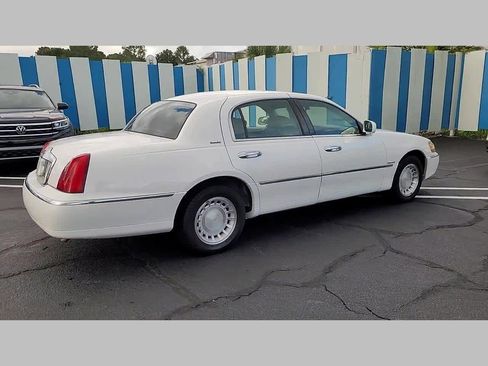 Used 2001 Lincoln Town Car Executive image 22