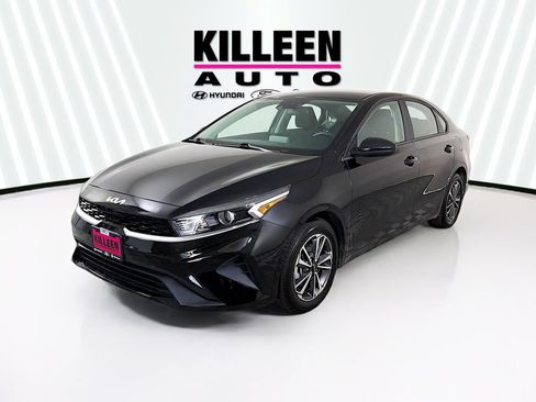 Used 2024 Kia Forte LXS FWD image 3
