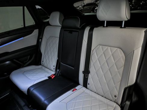 Certified 2025 Volkswagen Atlas Cross Sport SEL Premium R-Line AWD/4WD image 15