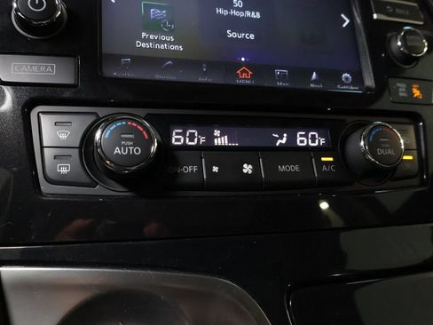 Used 2017 Nissan Maxima Platinum w/ Interior Lighting Package FWD image 32