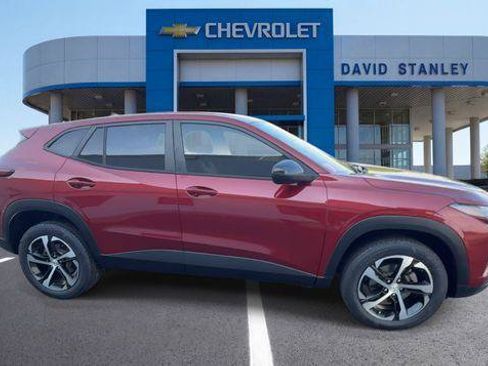 Used 2024 Chevrolet Trax RS w/ Driver Confidence Package FWD image 9