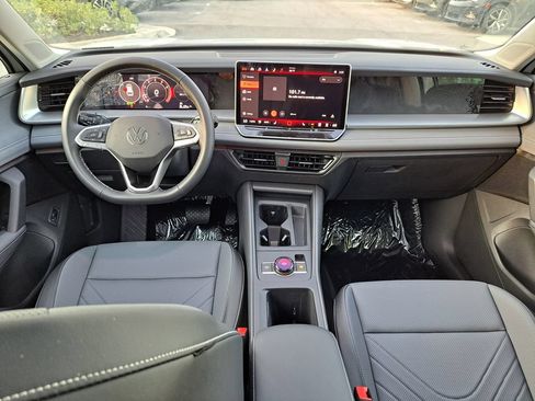 New 2026 Volkswagen Tiguan SE FWD image 6