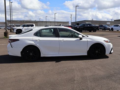 Used 2024 Toyota Camry SE image 7