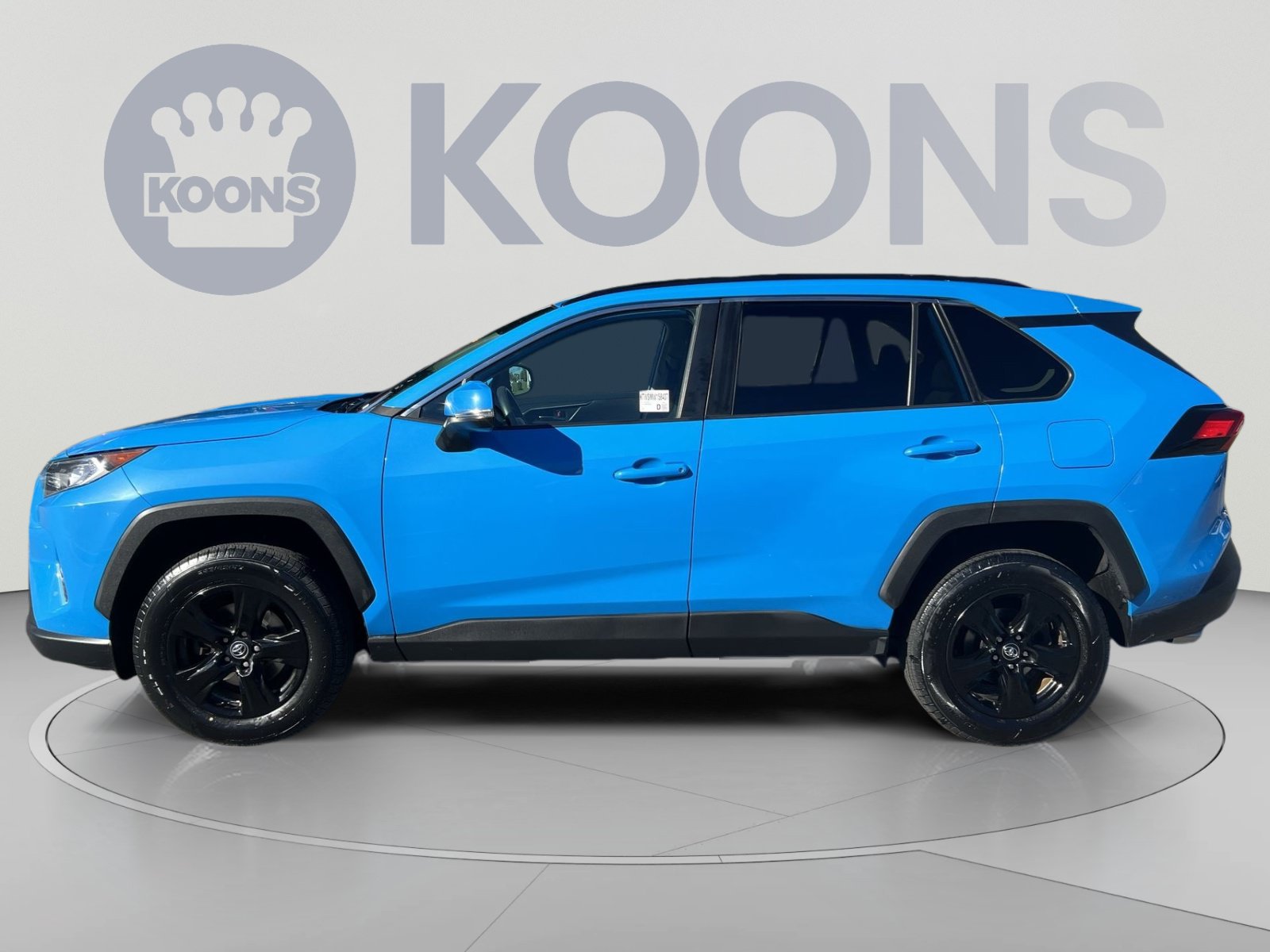 Used 2021 Toyota RAV4 XLE AWD/4WD image 2