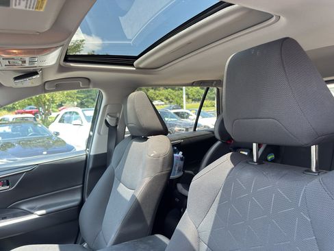 Used 2019 Toyota RAV4 XLE AWD/4WD image 6