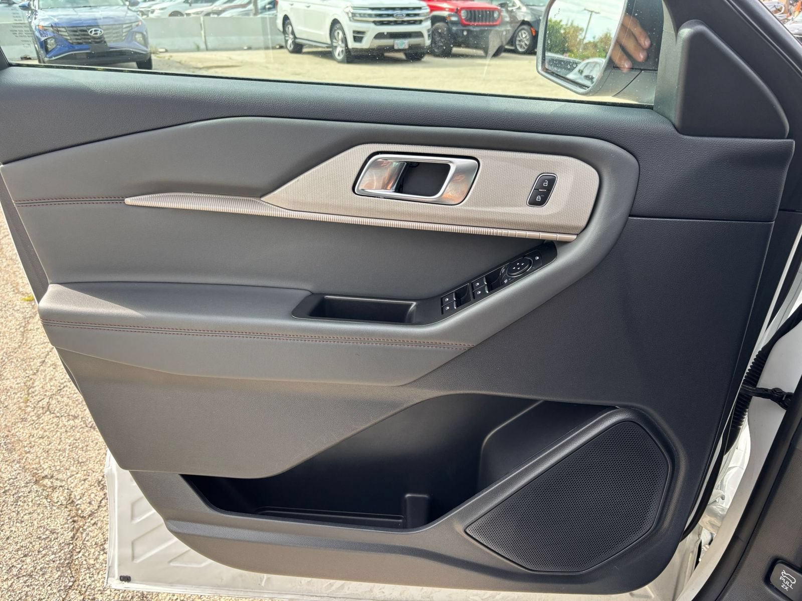 Used 2026 Ford Explorer Active RWD image 18