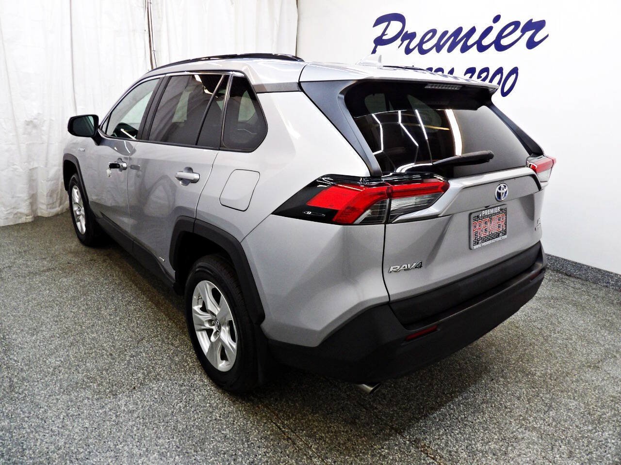 Used 2021 Toyota RAV4 LE AWD/4WD image 4
