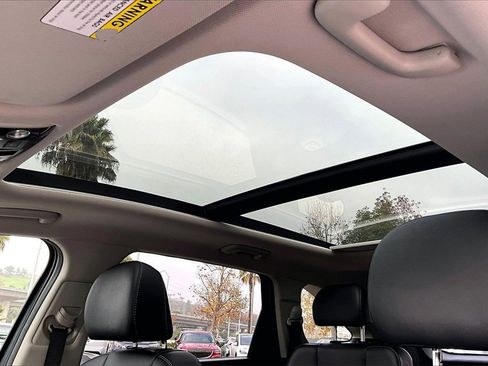 Certified 2023 Kia Sorento SX image 12